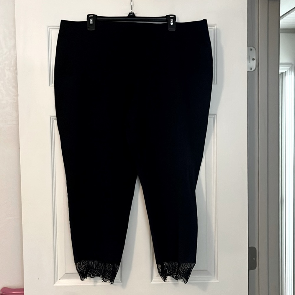 WOMEN’S PLUS SIZE LACE TRIM CAPRIS PANTS : SIZE 22W